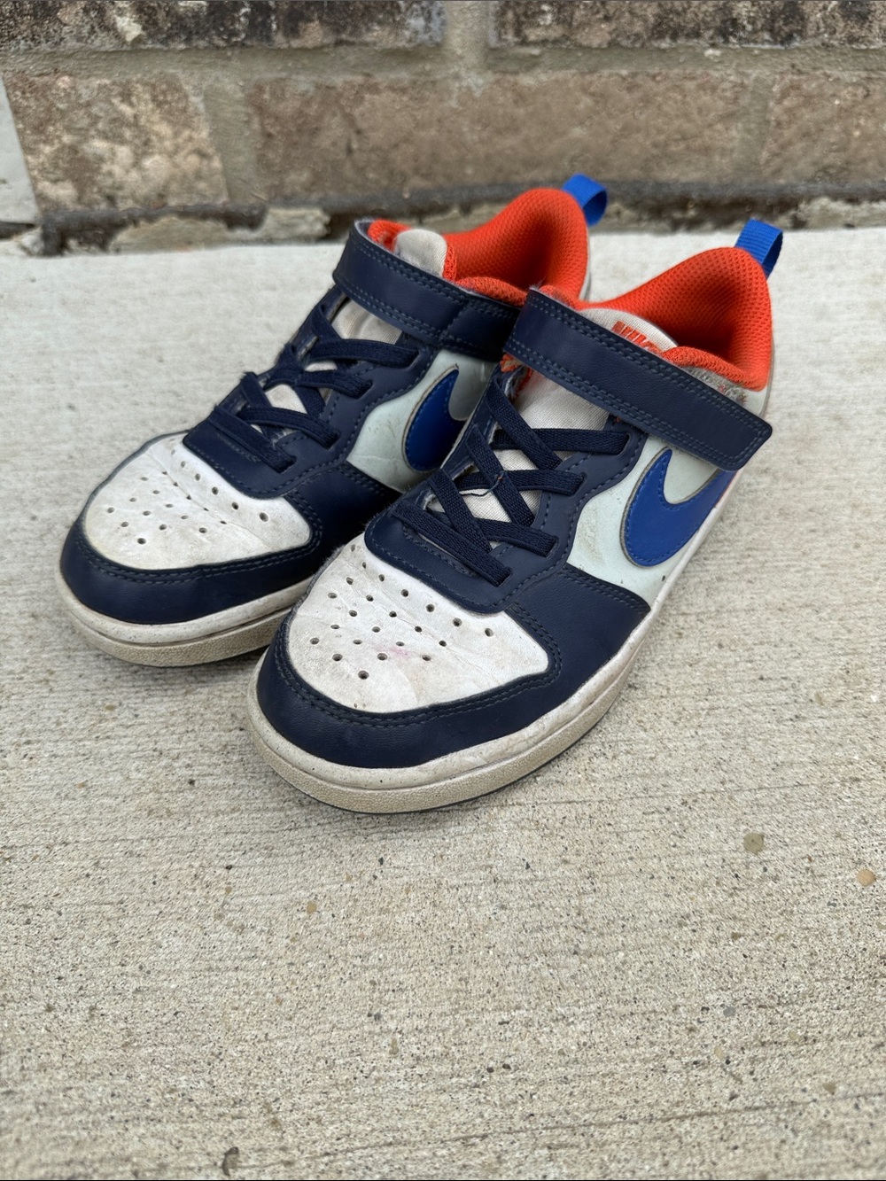 Nike Kids Navy, White & Blue Low-Top Sneakers with Orange Lining
